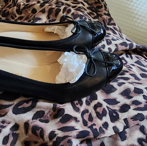 CHANEL LAMBSKIN PATENT CAPTOE PUMPS HEELS CLASSIC 6.5 37 - Picture 11 of 16